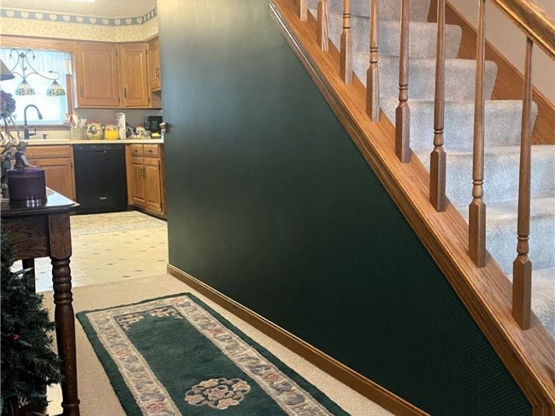 1068 Thomas Drive SW, New Philadelphia, OH 44663 Photo 4