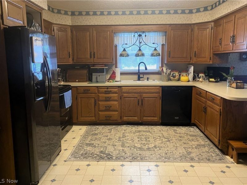 1068 Thomas Drive SW, New Philadelphia, OH 44663 Photo 8