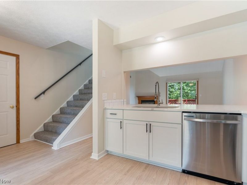 4987 Searls Drive NW, North Canton, OH 44720 Photo 3