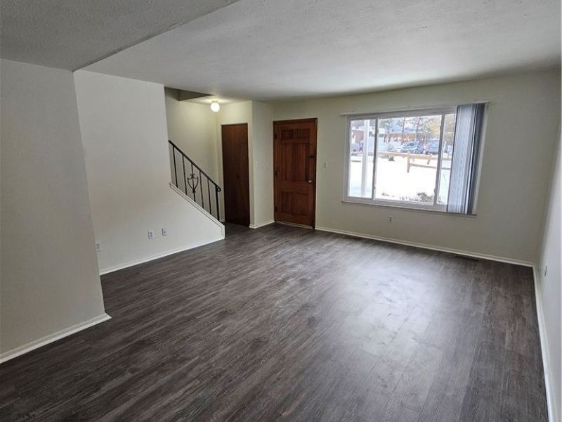 111 E Sprague Road, Seven Hills, OH 44131 Photo 3