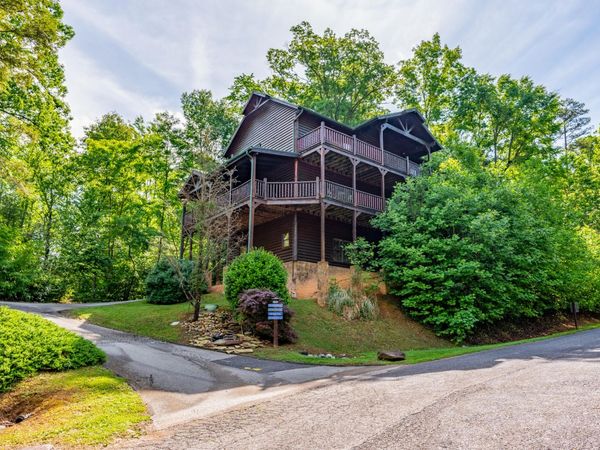 1820 Elk Springs Way, Gatlinburg, TN 37738