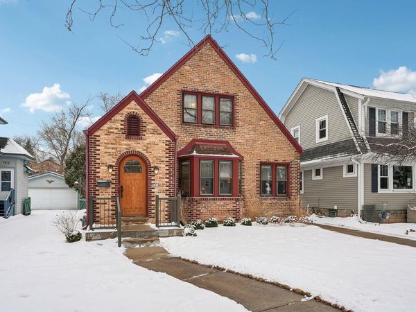 1910 E Newton AVENUE, Shorewood, WI 53211