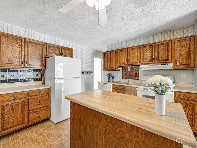 147 N Ruskin Drive, Springdale, OH 45246 Photo 12