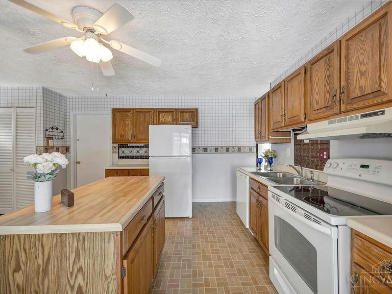 147 N Ruskin Drive, Springdale, OH 45246 Photo 13