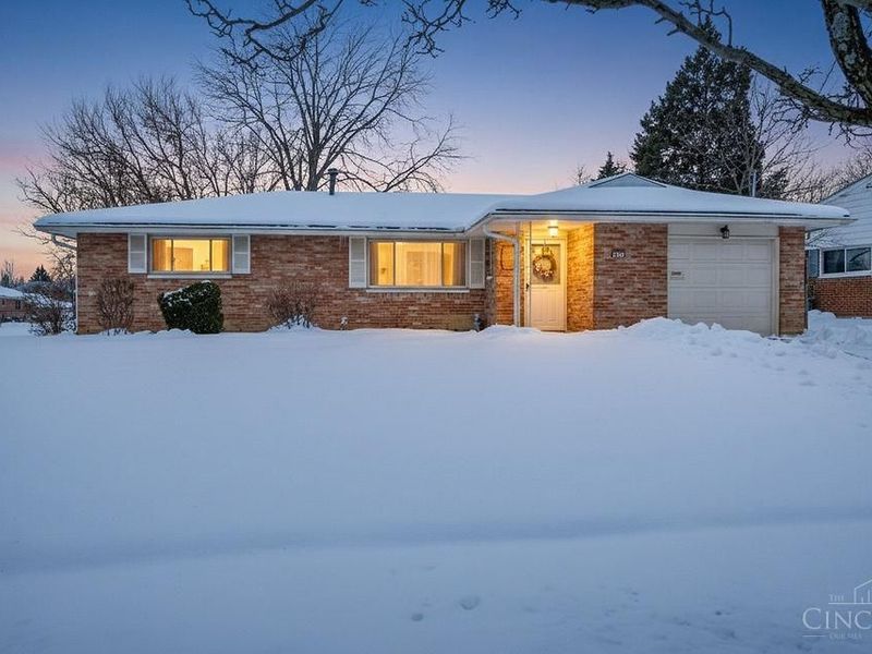 147 N Ruskin Drive, Springdale, OH 45246 Photo 2