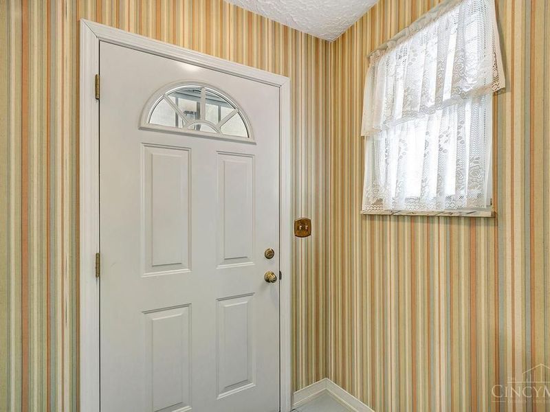 147 N Ruskin Drive, Springdale, OH 45246 Photo 4