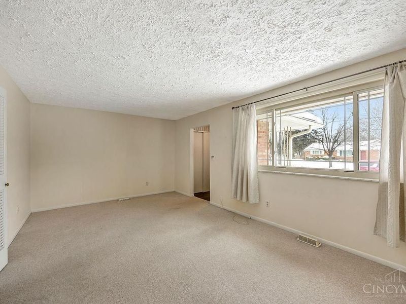 147 N Ruskin Drive, Springdale, OH 45246 Photo 8