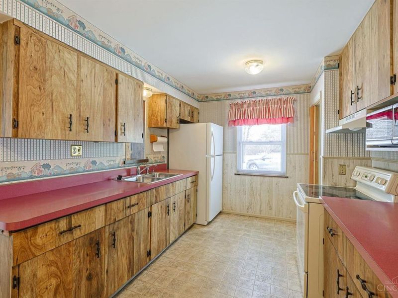 103 W Crest Drive, Reading, OH 45215 Photo 12