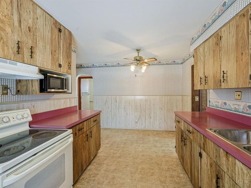 103 W Crest Drive, Reading, OH 45215 Photo 14