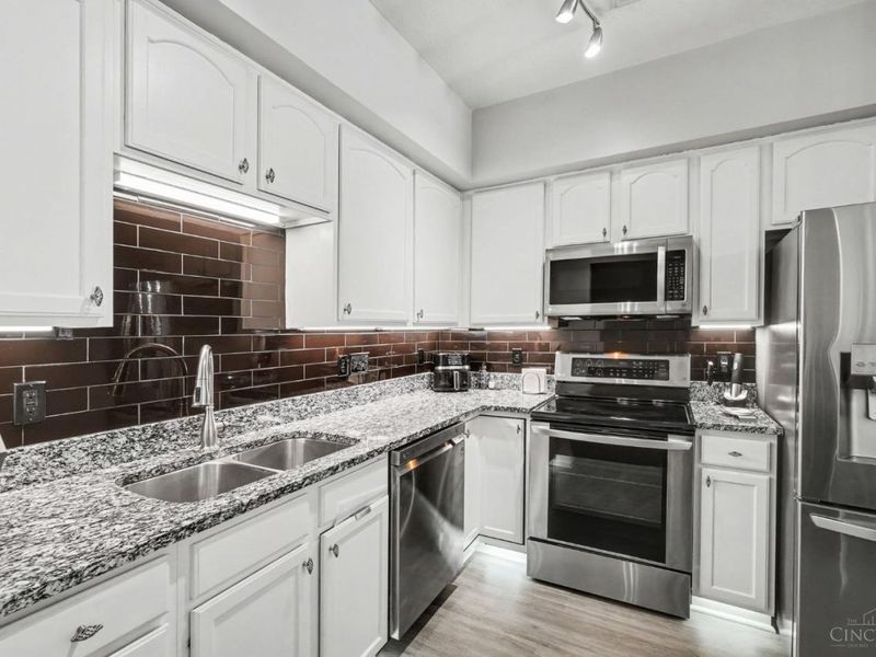 9305 Bridgecreek Drive, Springfield Twp., OH 45231 Photo 13