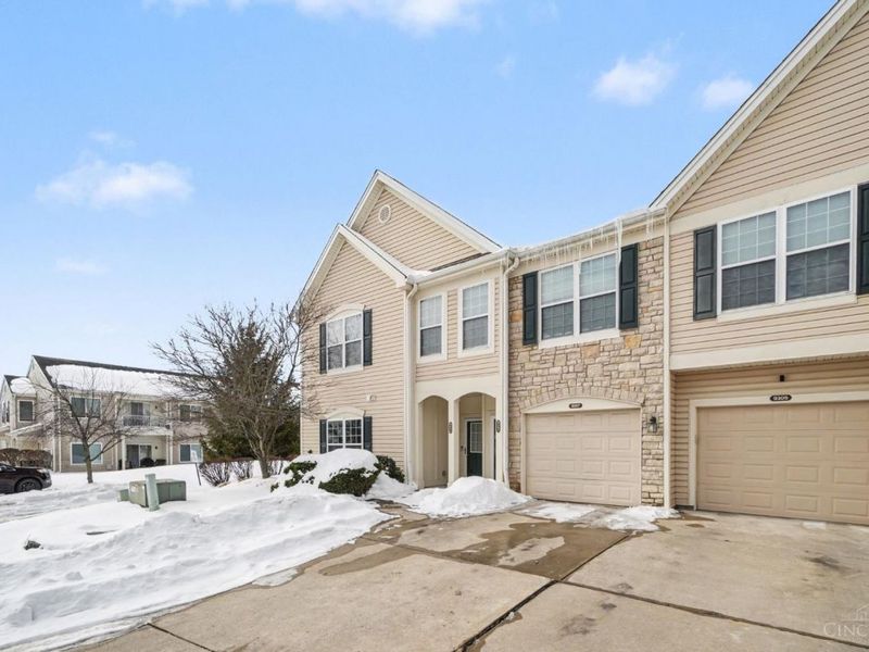 9305 Bridgecreek Drive, Springfield Twp., OH 45231 Photo 3