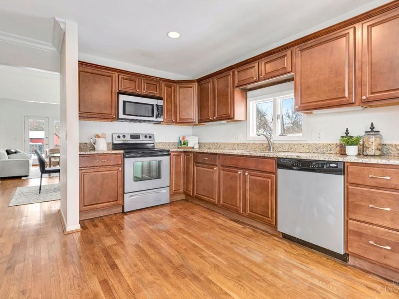 8837 Montgomery Road, Sycamore Township, OH 45236 Photo 3