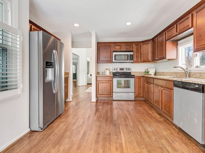 8837 Montgomery Road, Sycamore Township, OH 45236 Photo 3