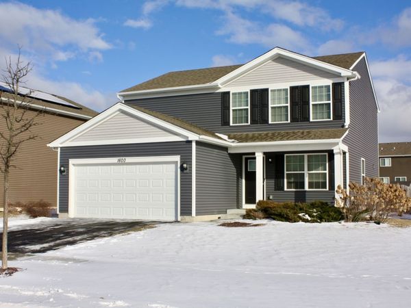 1600 Bayberry Lane, Pingree Grove, IL 60140
