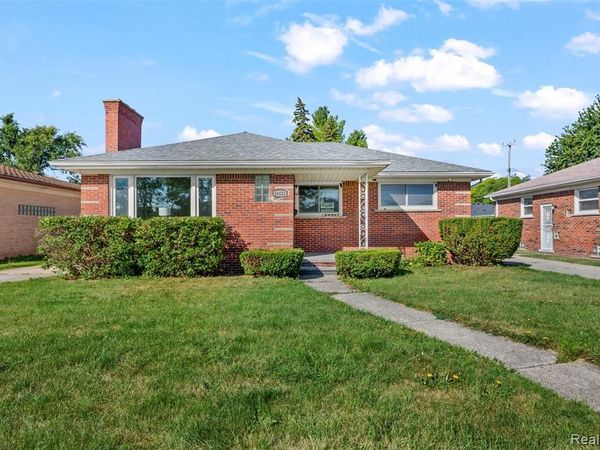 24821 Almond Avenue, Eastpointe, MI 48021