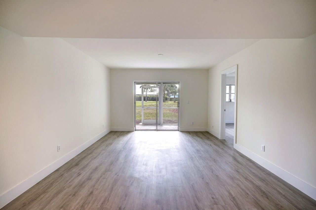 18081 SE Country Club Drive, Unit 265, Tequesta, FL 33469 Photo