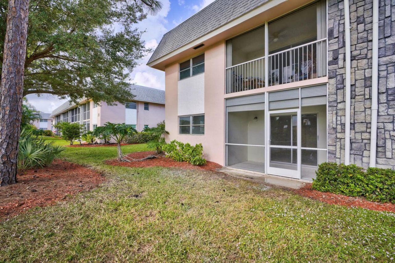 18081 SE Country Club Drive, Unit 265, Tequesta, FL 33469 Photo