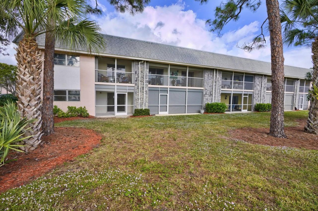 18081 SE Country Club Drive, Unit 265, Tequesta, FL 33469 Photo