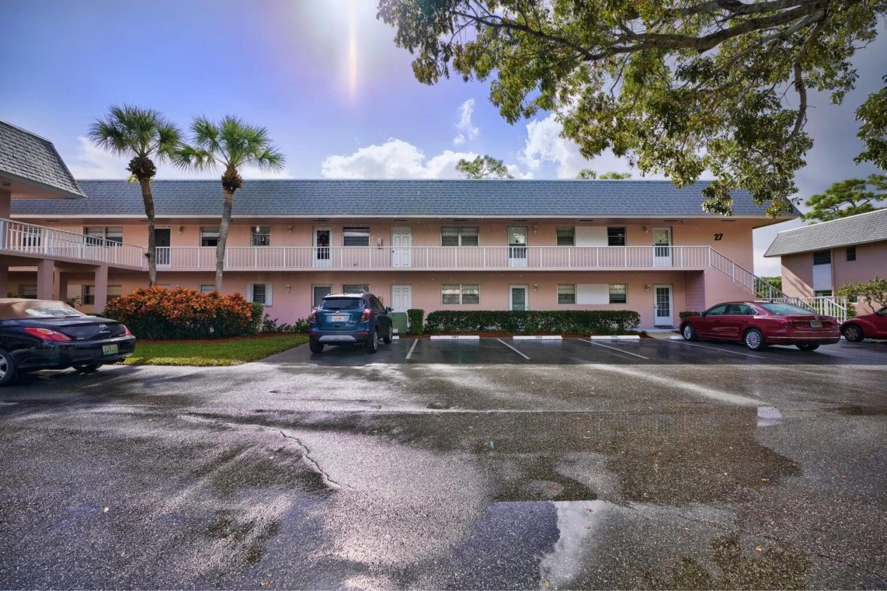18081 SE Country Club Drive, Unit 265, Tequesta, FL 33469 Photo