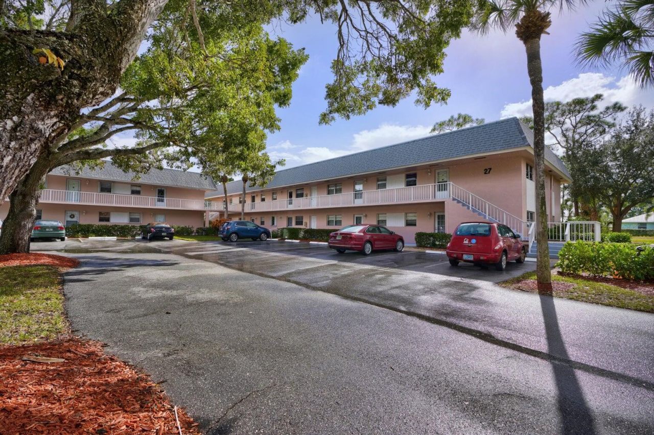 18081 SE Country Club Drive, Unit 265, Tequesta, FL 33469 Photo