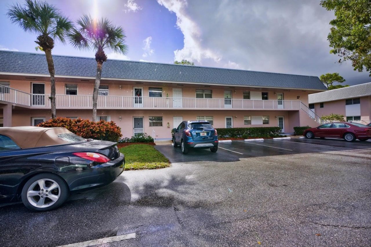 18081 SE Country Club Drive, Unit 265, Tequesta, FL 33469 Photo