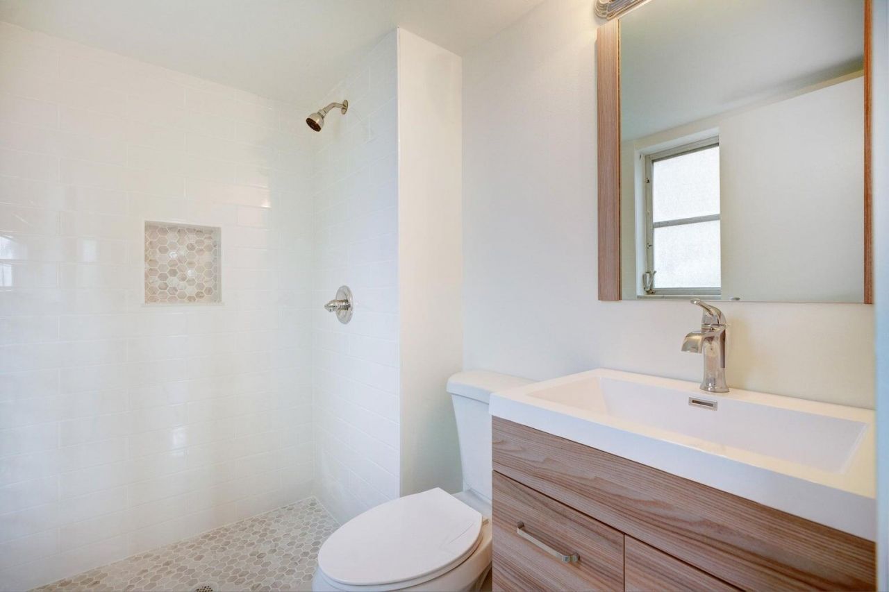 18081 SE Country Club Drive, Unit 265, Tequesta, FL 33469 Photo