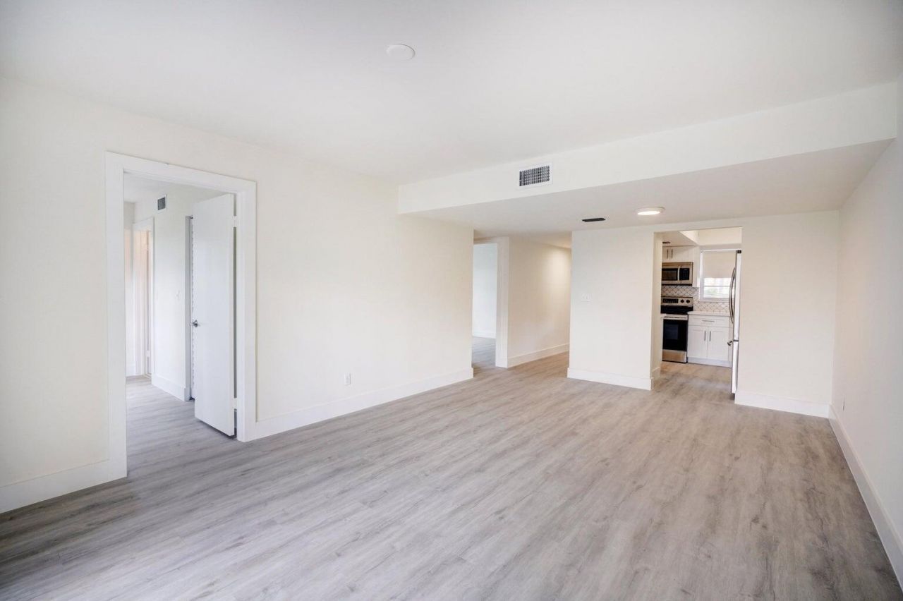 18081 SE Country Club Drive, Unit 265, Tequesta, FL 33469 Photo
