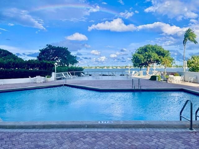 5600 N Flagler Drive, Unit 604, West Palm Beach, FL 33407 Photo