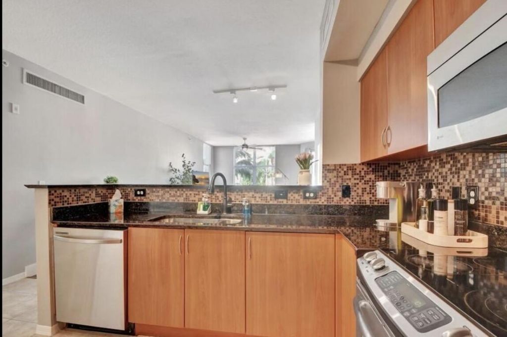 804 E Windward Way, Unit 316, Lantana, FL 33462 Photo