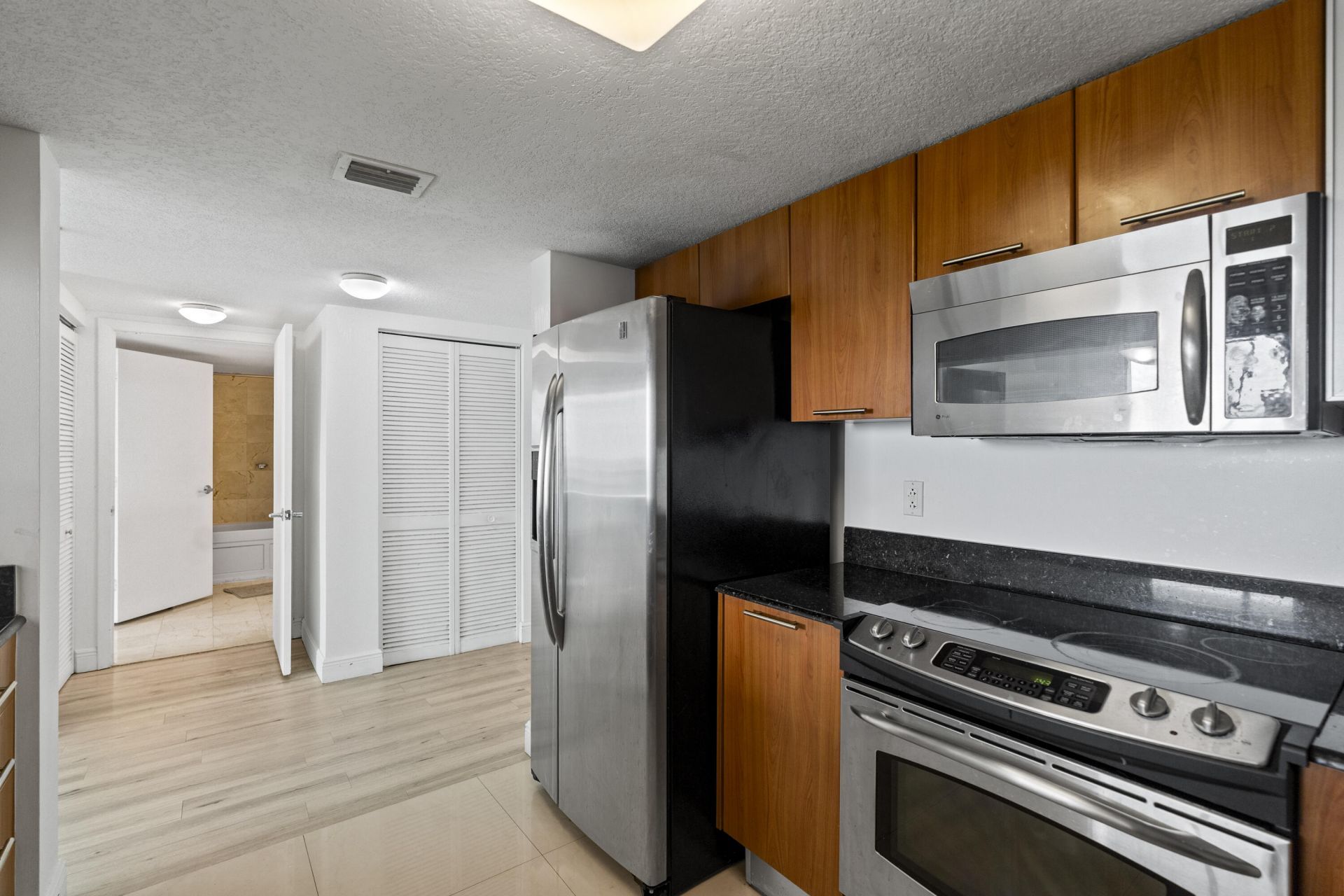 1800 N Bayshore Drive, Unit 3802, Miami, FL 33132 Photo