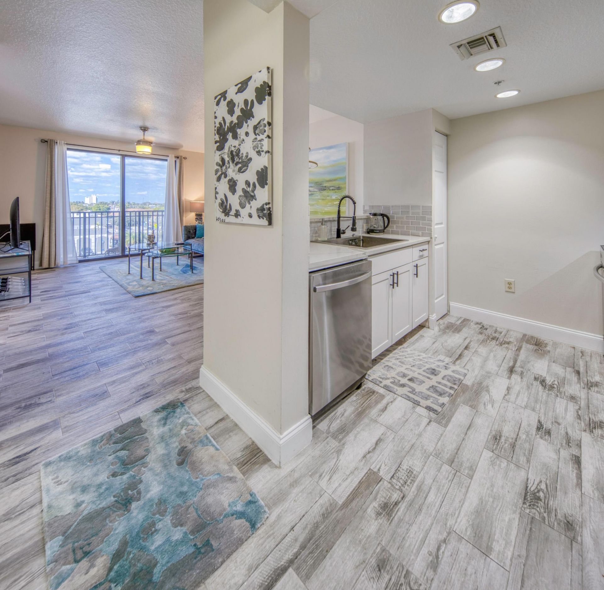 511 Lucerne Avenue, Unit 408, Lake Worth Beach, FL 33460 Photo