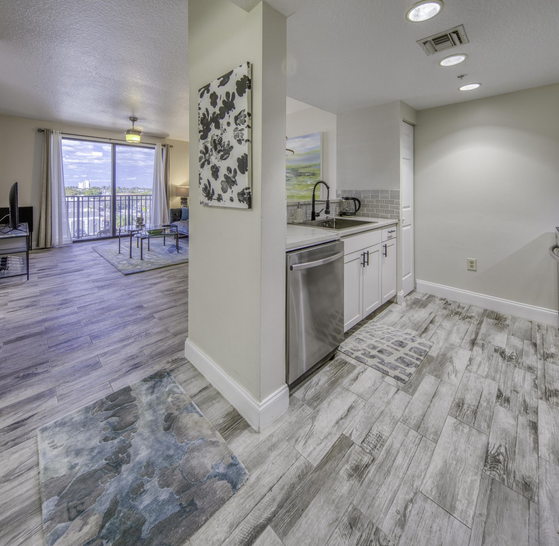 511 Lucerne Avenue, Unit 408, Lake Worth Beach, FL 33460 Photo