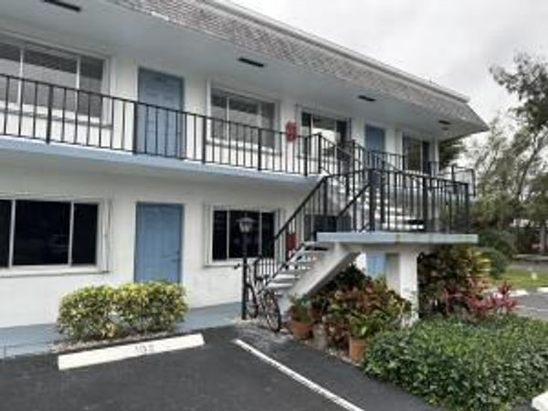 2440 Lake Osborne Drive, Unit 201, Lake Worth Beach, FL 33461