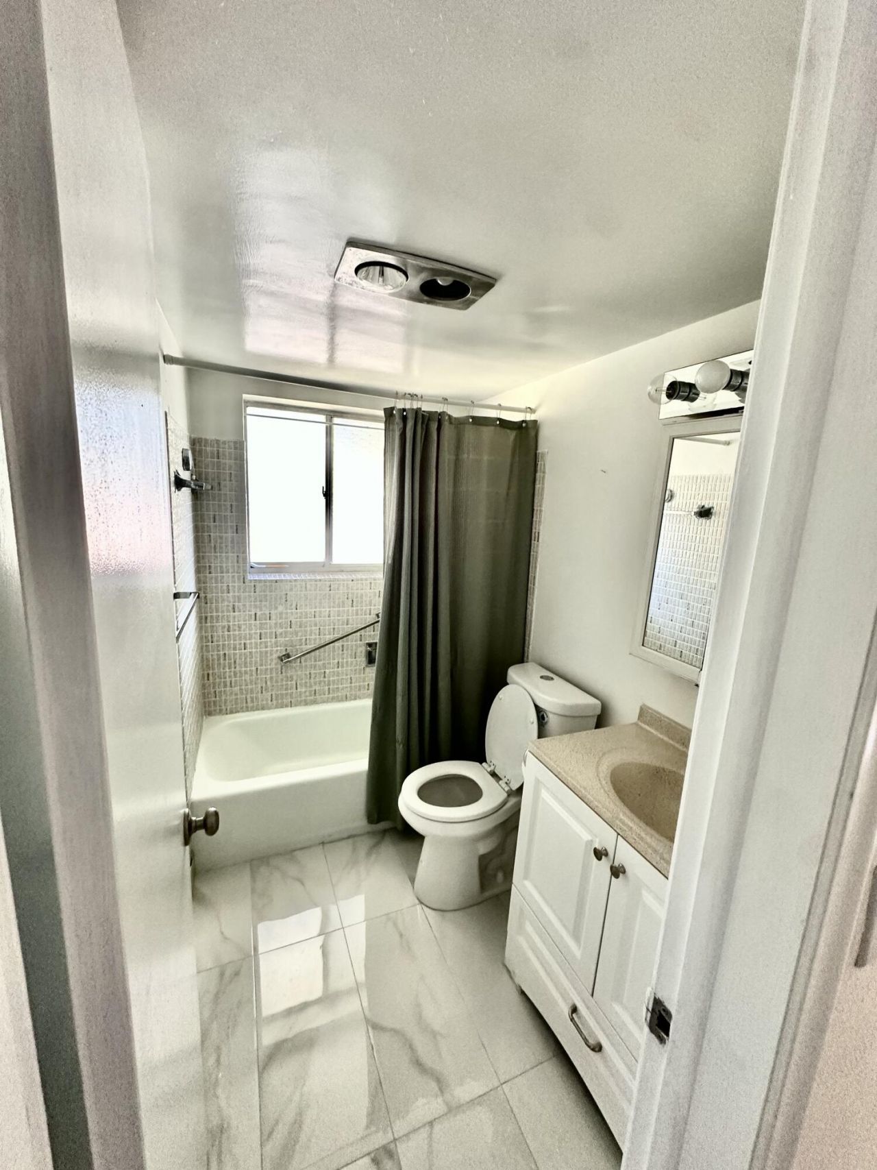 2440 Lake Osborne Drive, Unit 201, Lake Worth Beach, FL 33461 Photo