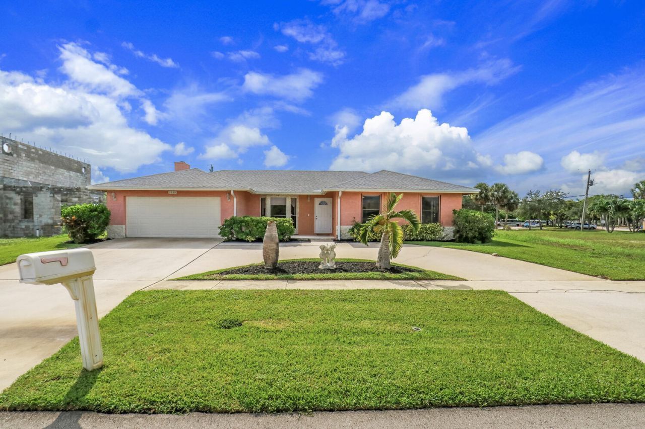 1334 N Mangonia Drive, West Palm Beach, FL 33401 Photo