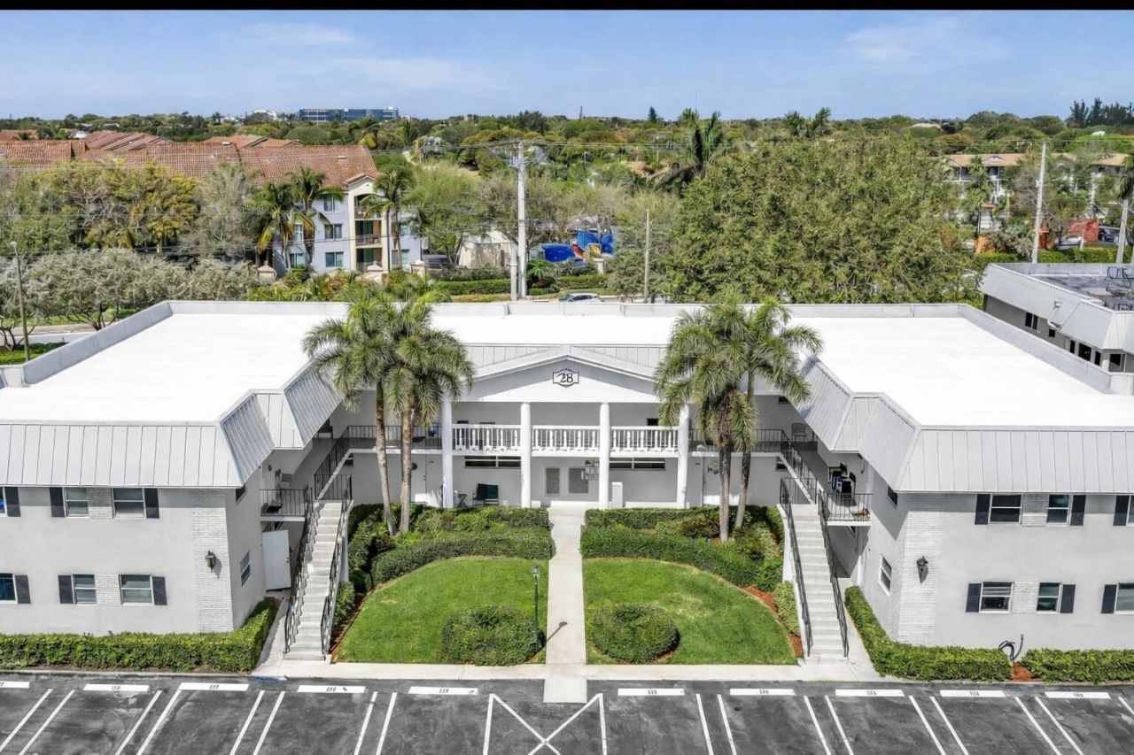 28 Colonial Club Drive, Unit 204, Boynton Beach, FL 33435 Photo