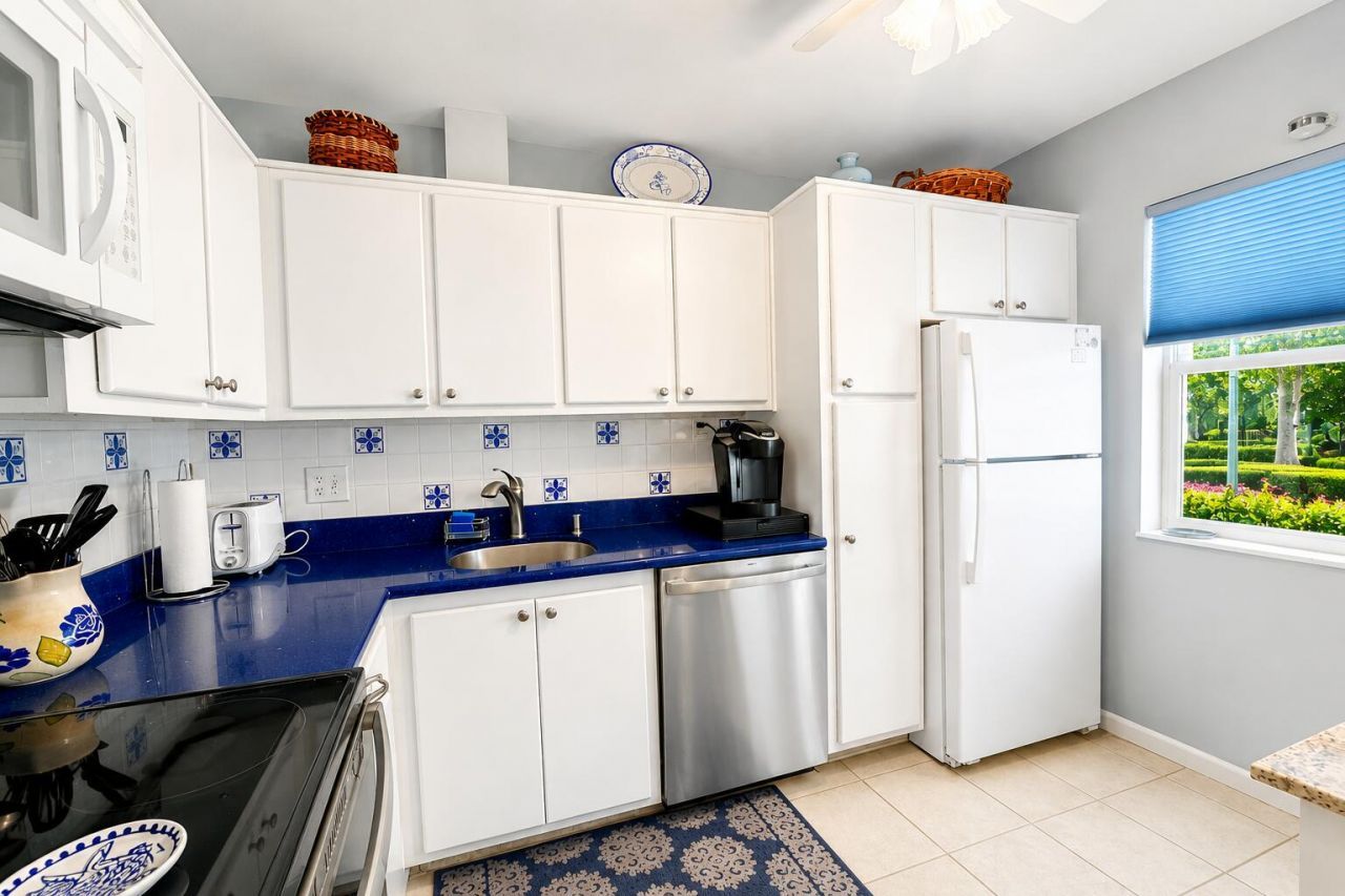 28 Colonial Club Drive, Unit 204, Boynton Beach, FL 33435 Photo