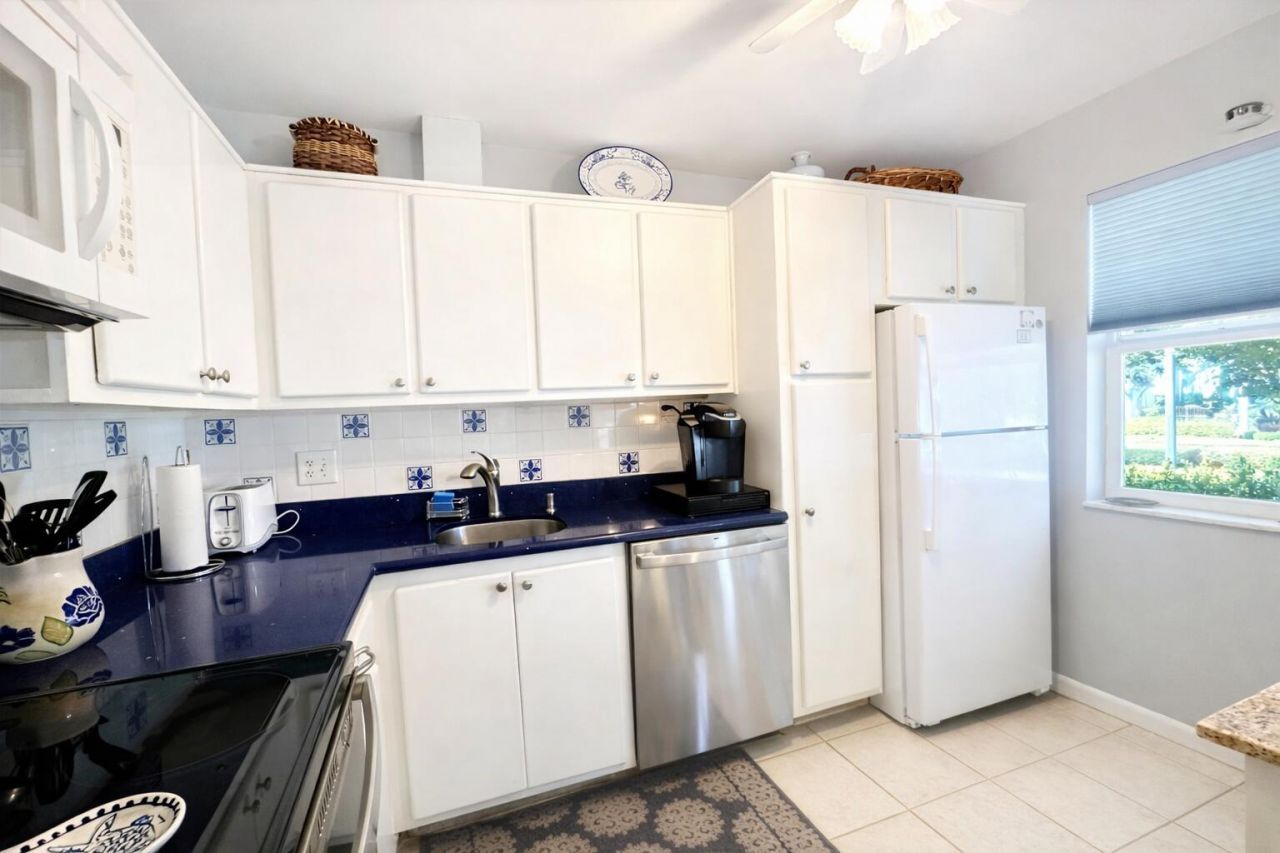 28 Colonial Club Drive, Unit 204, Boynton Beach, FL 33435 Photo