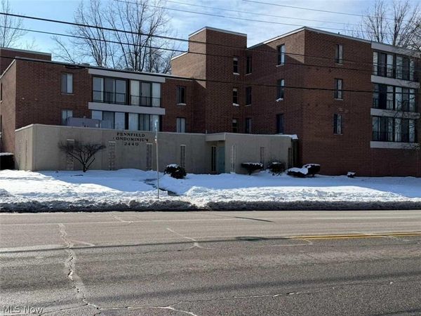 2440 Noble Road, Unit 204, Cleveland Heights, OH 44121