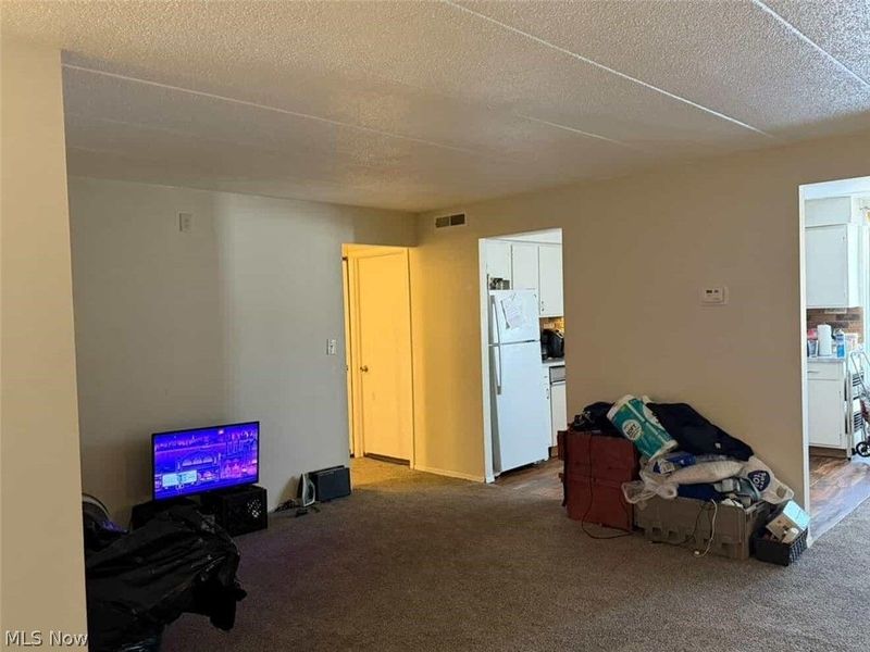 2440 Noble Road, Unit 204, Cleveland Heights, OH 44121 Photo 7