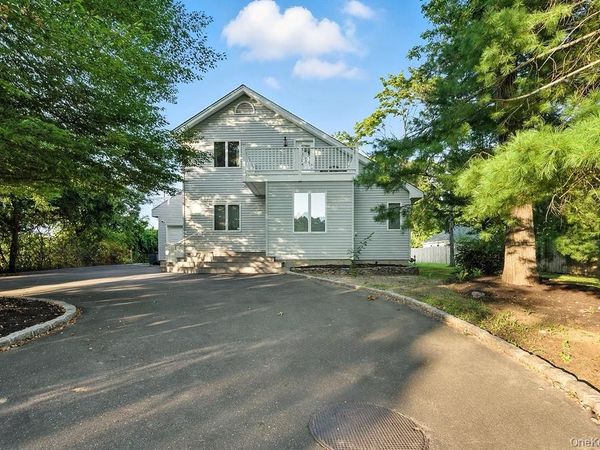 100 Manor Lane , Riverhead, NY 11901