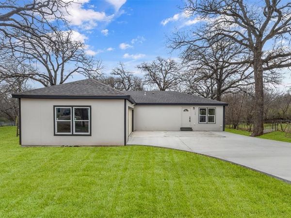 153 Avondale Avenue, Azle, TX 76020