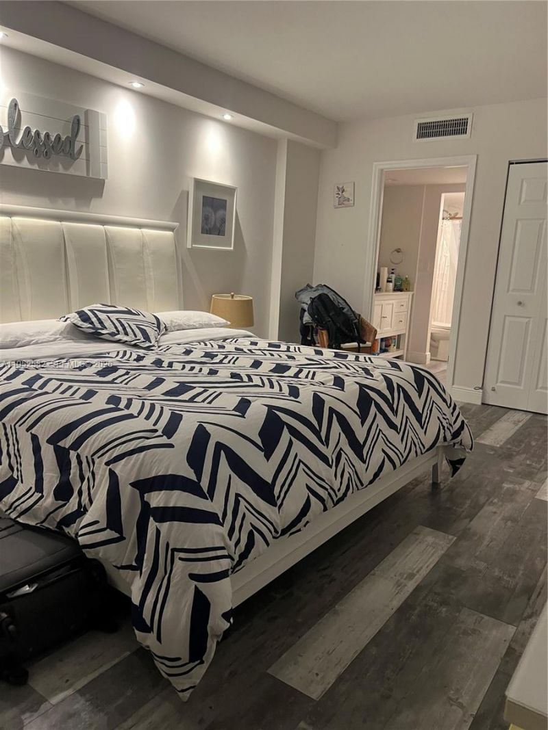 3675 N Country Club Dr, Unit 2408, Aventura, FL 33180 Photo