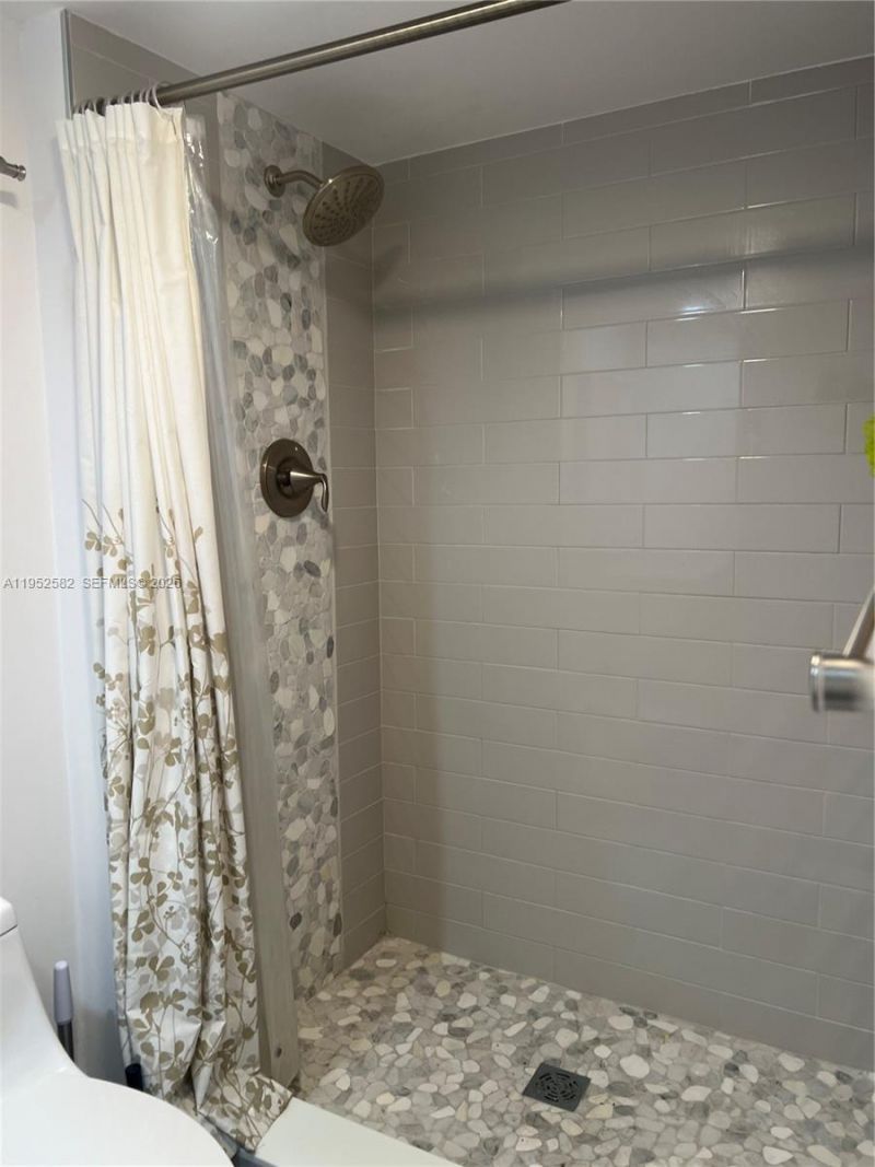 3675 N Country Club Dr, Unit 2408, Aventura, FL 33180 Photo