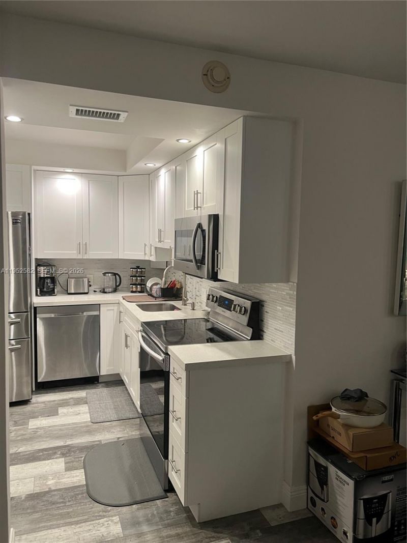 3675 N Country Club Dr, Unit 2408, Aventura, FL 33180 Photo