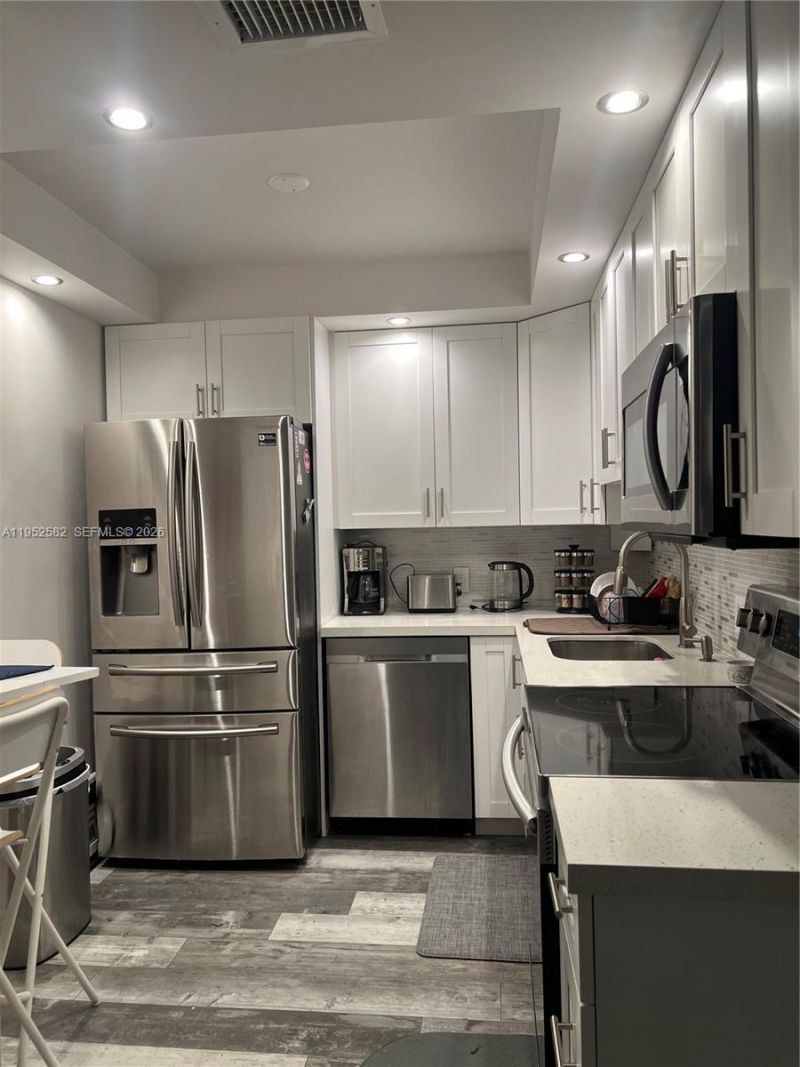 3675 N Country Club Dr, Unit 2408, Aventura, FL 33180 Photo