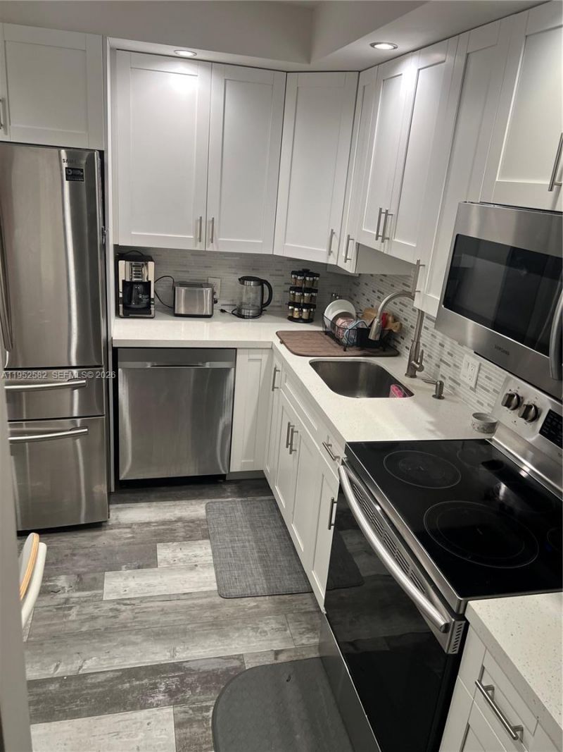 3675 N Country Club Dr, Unit 2408, Aventura, FL 33180 Photo