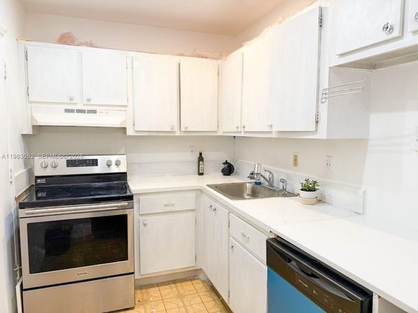 4043 NW 16th St, Unit 204, Lauderhill, FL 33313