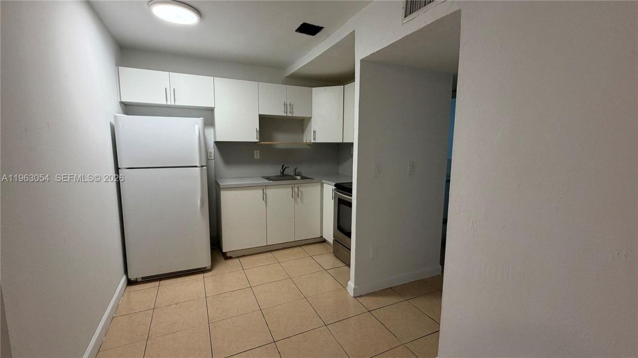 1225 Marseille Dr , Unit 22, Miami Beach, FL 33141 Photo