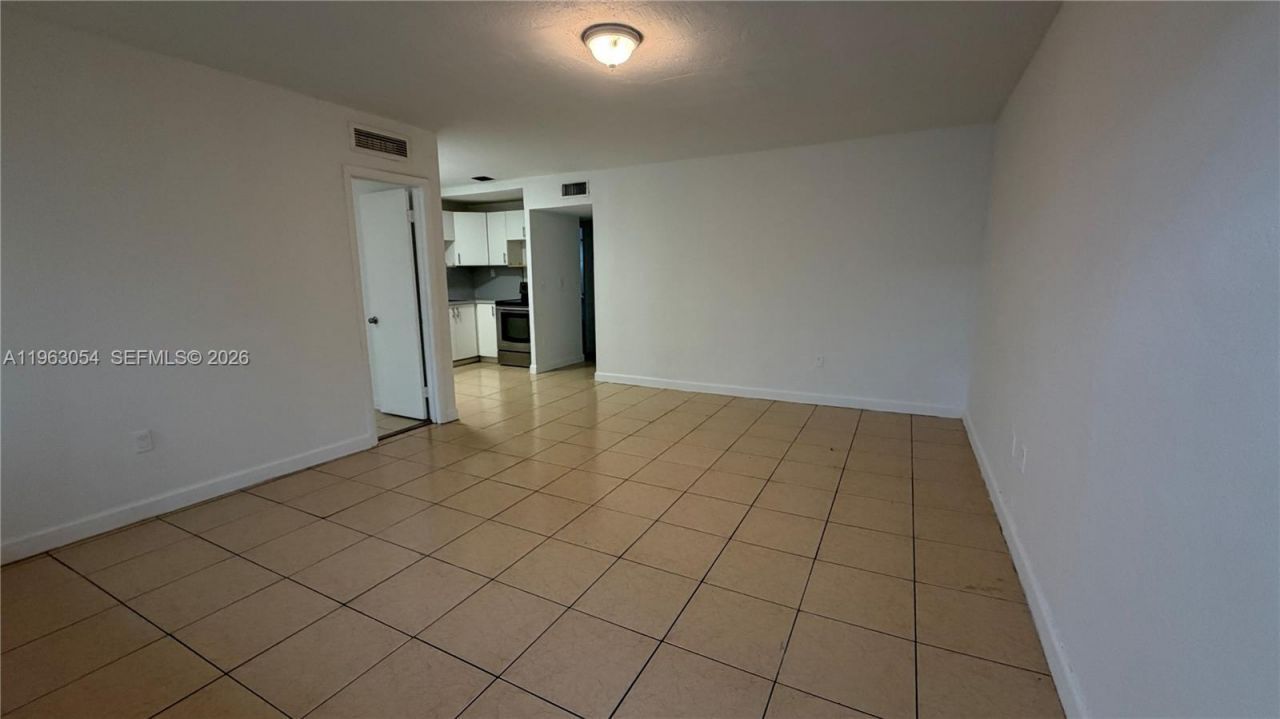 1225 Marseille Dr , Unit 22, Miami Beach, FL 33141 Photo